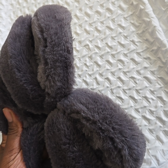 Fabletics Women's Plush Gray Comfy  Slippers - Picture 6 of 7